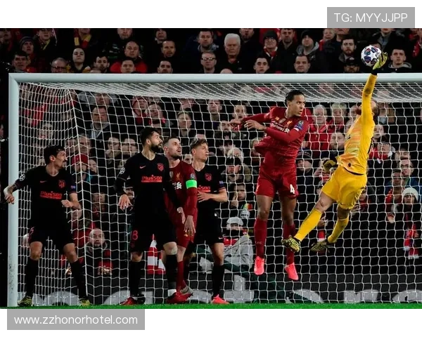 库尔图瓦：2米身高与高空球控制下的门线反应解析